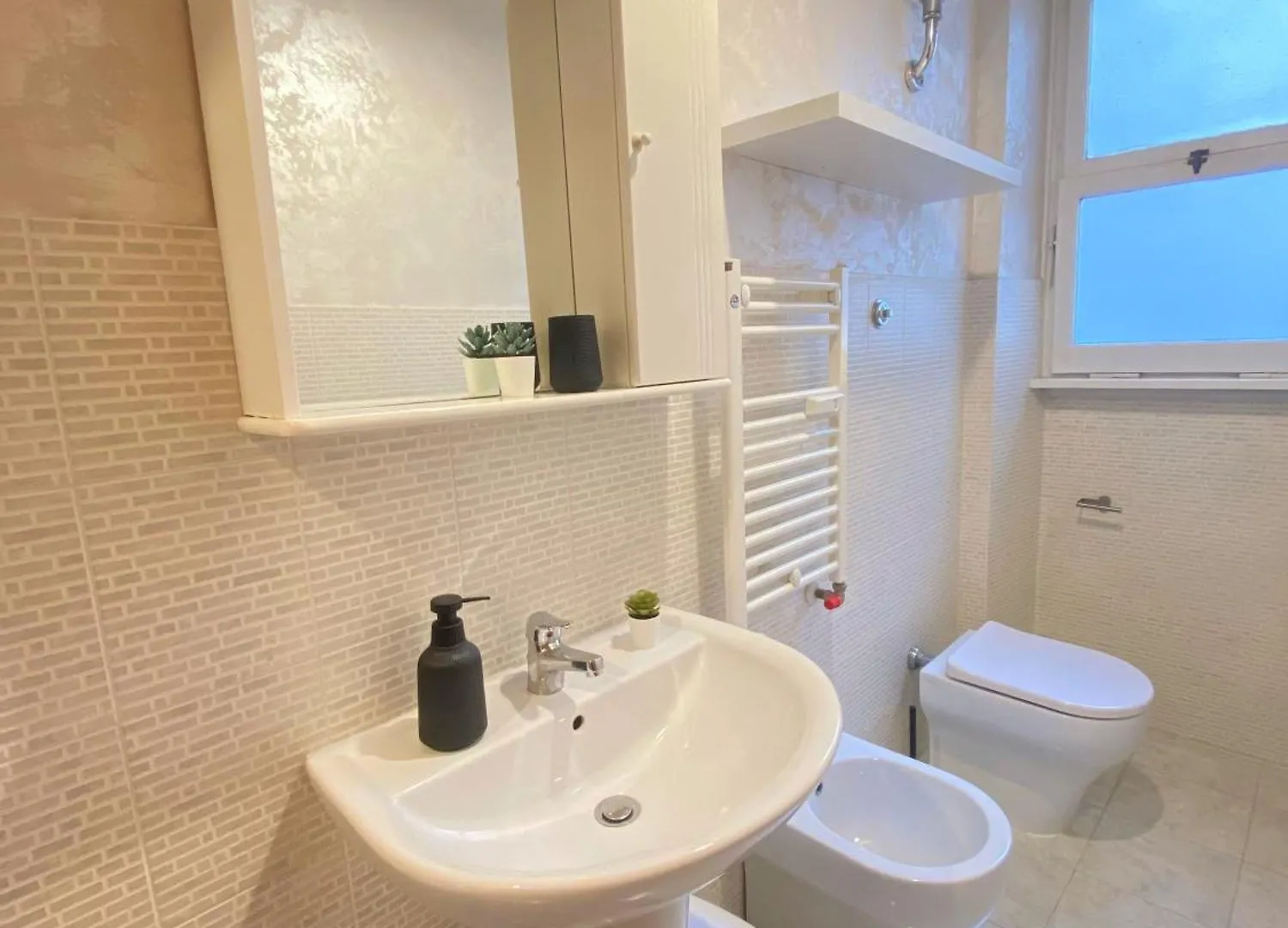 Casa Relax 120 Mq Con Terrazza E Metro Apartment Rome Italy